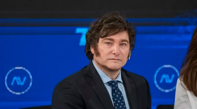 Javier Milei en medio del escándalo tras promocionar criptomoneda que se desplomó