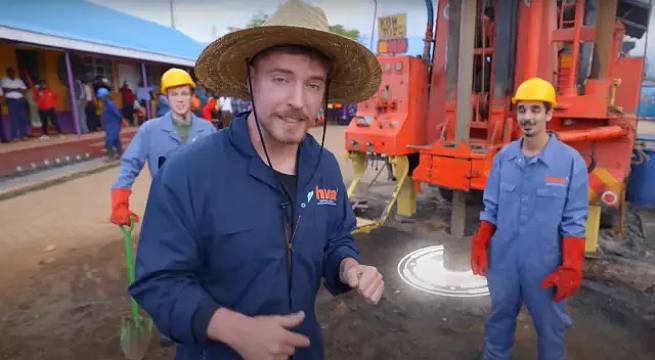 Entre elogios y críticas: youtuber MrBeast construye 100 pozos de agua en África