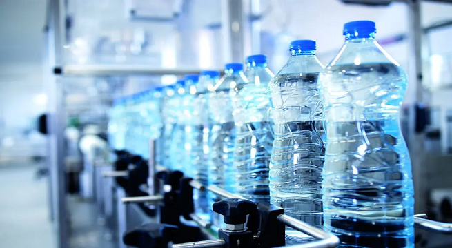 Por esta razón debes limpiar constantemente tu botella de agua