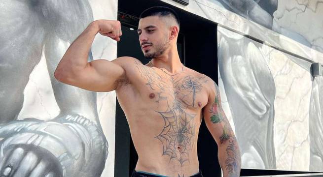 Influencer griego pierde la vida tras caer por un acantilado en Italia