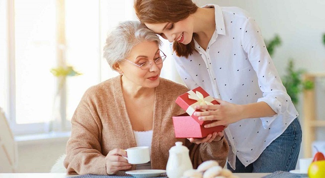 Día de la Madre: Estos son los 5 mejores regalos para mamá, según la IA