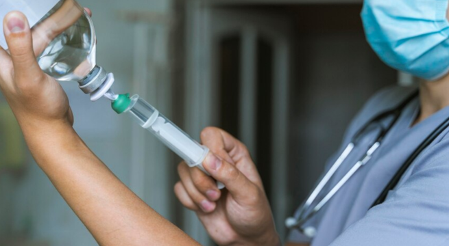 Alerta sanitaria por suero fisiológico: Digemid detectó 10 casos por reacciones adversas