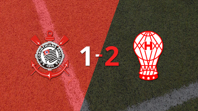 Leonardo Sequeira ayudó con doblete a Huracán en victoria frente a Corinthians