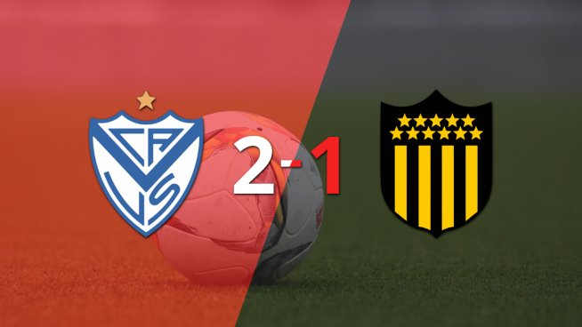 Vélez da vuelta el marcador y triunfa 2 a 1 sobre Peñarol con gol agónico