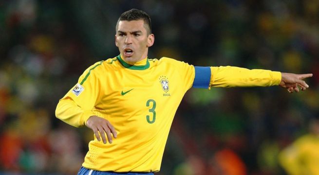 Hospitalizan de emergencia a Lucio, leyenda del fútbol brasileño: por qué razón