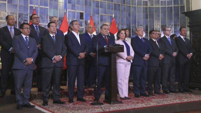 Dina Boluarte oficializa la renuncia de Gustavo Adrianzén y todo el gabinete ministerial