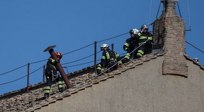 “Habemus” chimenea: la otra gran protagonista del cónclave ya corona la Capilla Sixtina