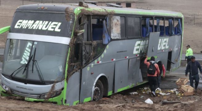 Bus interprovincial con más de 40 pasajeros se volcó en Variante de Pasamayo