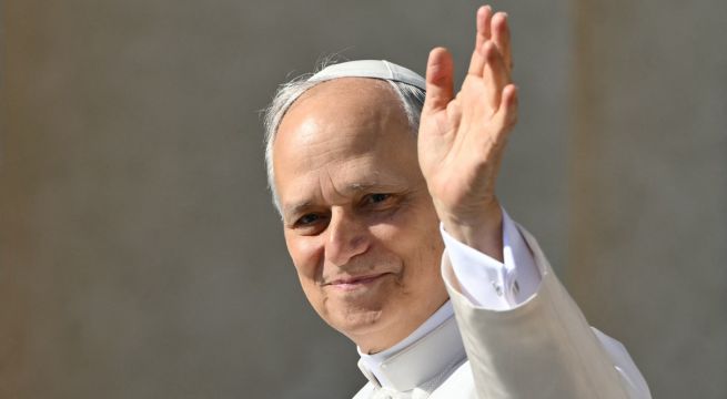 El papa León XIV: su primer recorrido en el papamóvil por la plaza de San Pedro