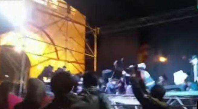 Escenario se desploma durante aniversario escolar y deja al menos 12 heridos